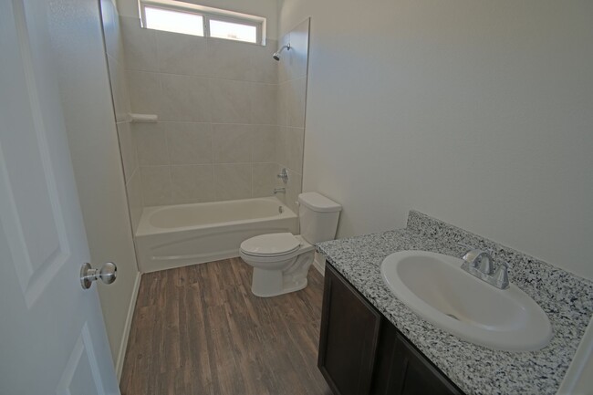 Building Photo - Newer Three Bedroom, Two Bath, Two Car Gar...