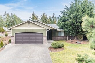 Building Photo - Inviting 3 Bedroom/2 Bathroom Duplex in Puyallup! Two Car Garage, Fenced Yard, Cul-de-Sac, New Pl...