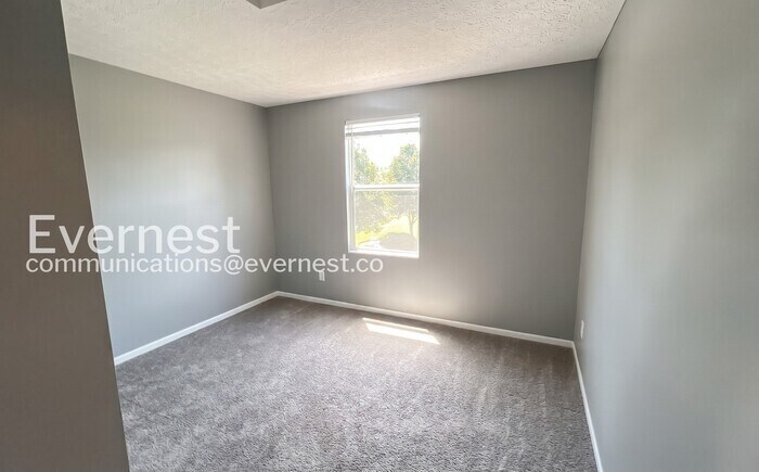 Building Photo - 6326 Pompano St