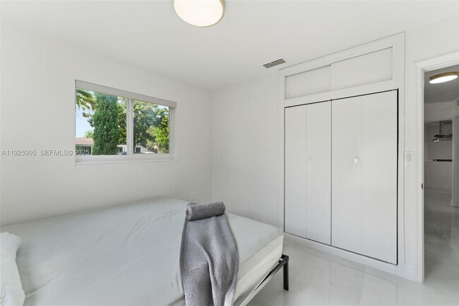 Building Photo - 251 N 71st Ave