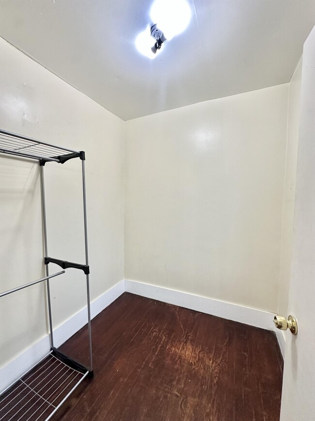 Building Photo - 36 13th St