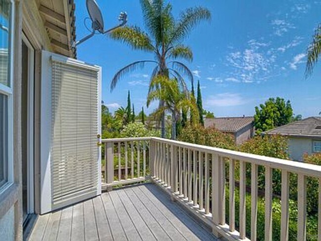 Building Photo - Stylish Torrey Santa Fe Living – 4 Bed, 2....