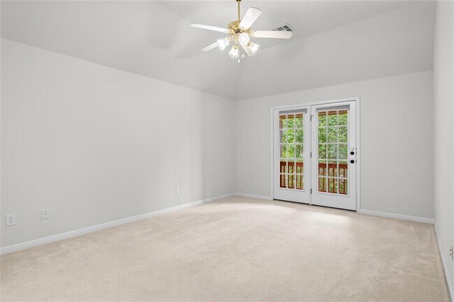 Building Photo - 10700 Pointe View Dr