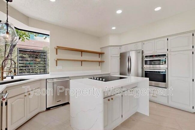 Building Photo - 11509 Woodmar Ln NE