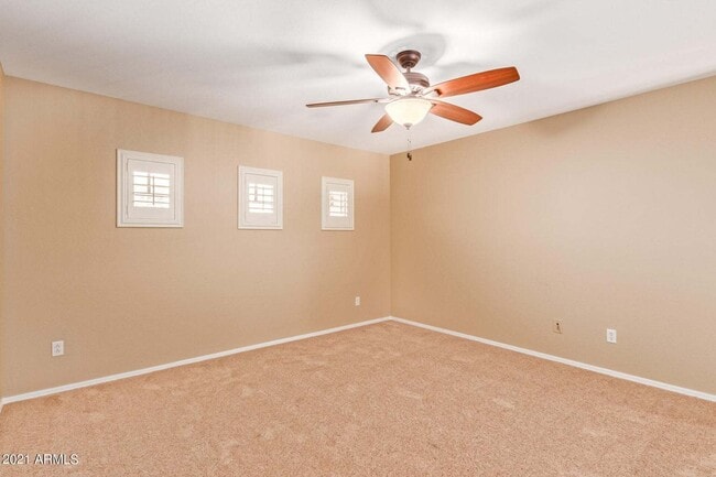 Building Photo - Eagle Glen Cul-de-sac Beauty