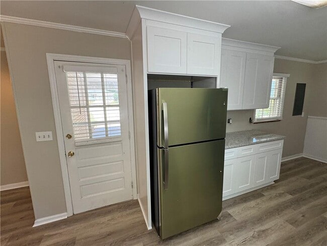 Building Photo - 5594 Laurel Ln NW