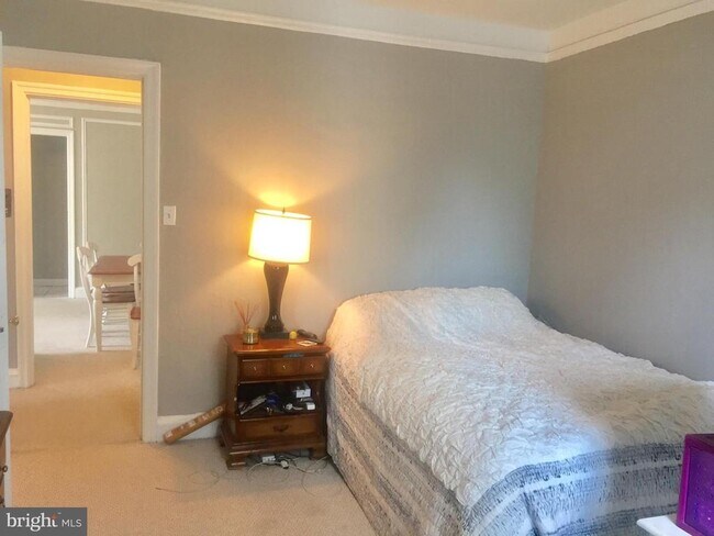 Building Photo - 2031 Locust St