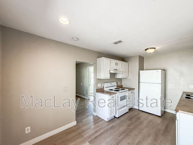 Building Photo - 513 W Pima St