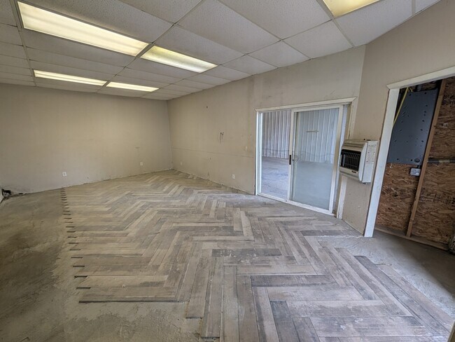 Building Photo - 316 6th Ave E