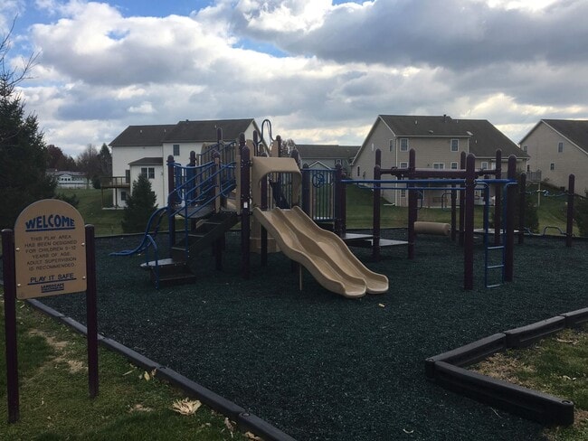 Building Photo - Beautiful 3 Bedroom Townhome in Mt. Joy