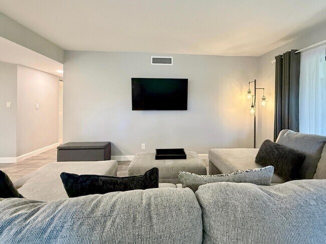 Building Photo - 10615 Ocean Palm Way