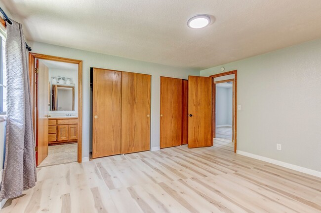 Building Photo - 3-bedroom 2.5-bathroom Home