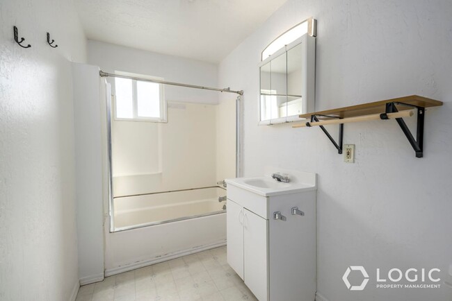 Building Photo - Great Family Home in Excellent Sugar House...
