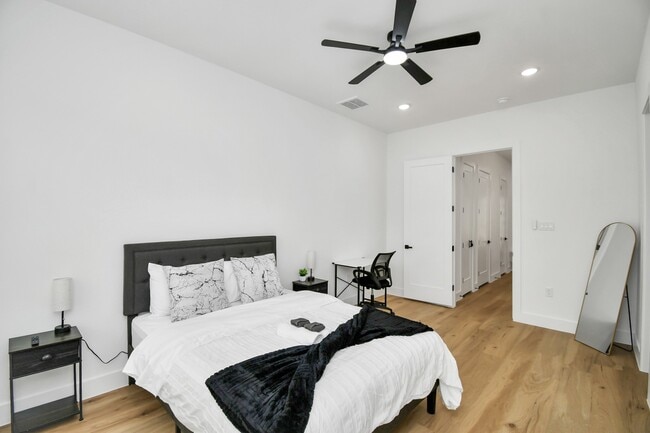 Building Photo - 7129 Sidney St