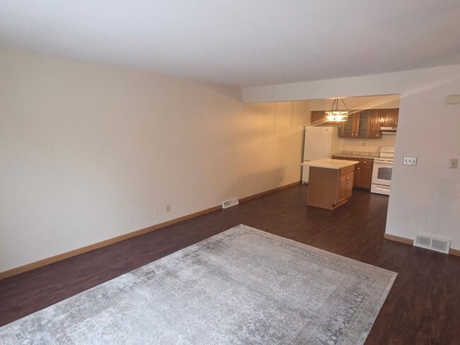 Building Photo - 2 bedroom 2 bathroom Franklin townhome