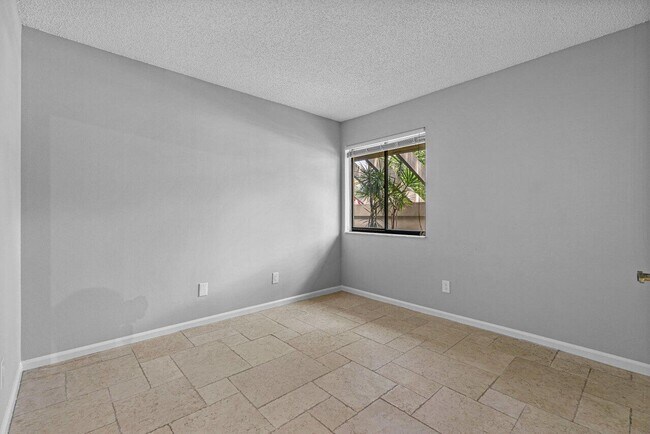Building Photo - 5540 Coach House Cir