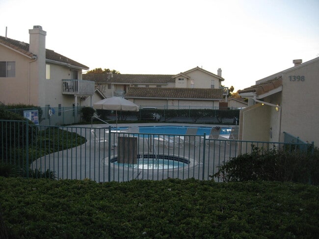 Community pool with Jacuzzi - 1388 Palomar Pl