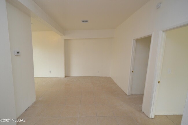 Building Photo - 20 E Susana St