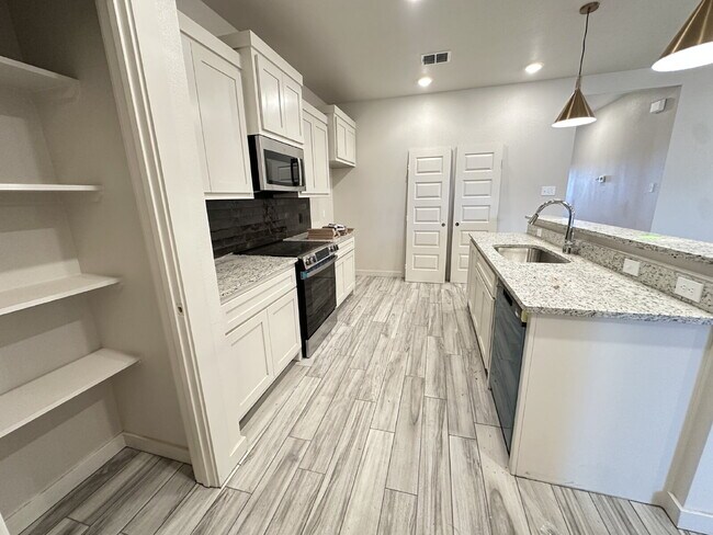 Building Photo - Brand new townhomes in Frenship East!