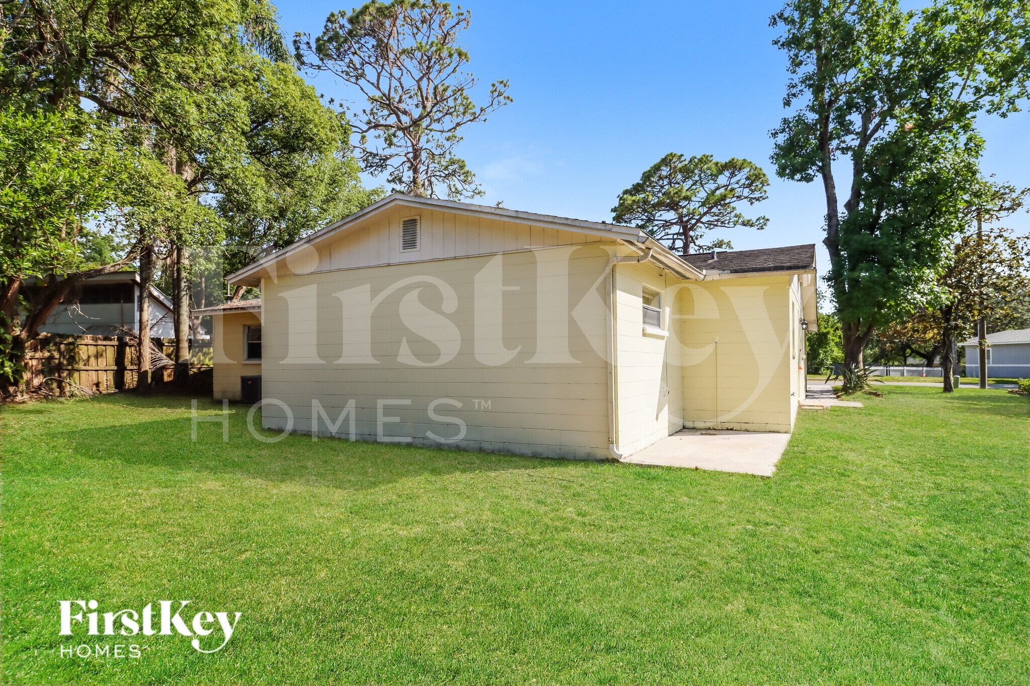 Building Photo - 9303 N Edison Ave