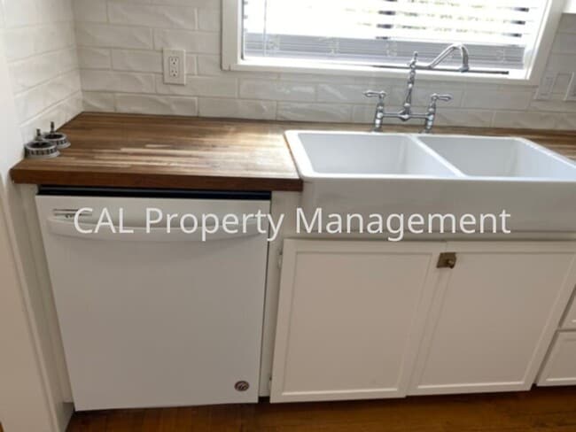 Building Photo - Charming 2 Bed/1.5 Bath house!