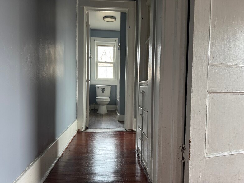 Building Photo - 386 Ridgeway Ave