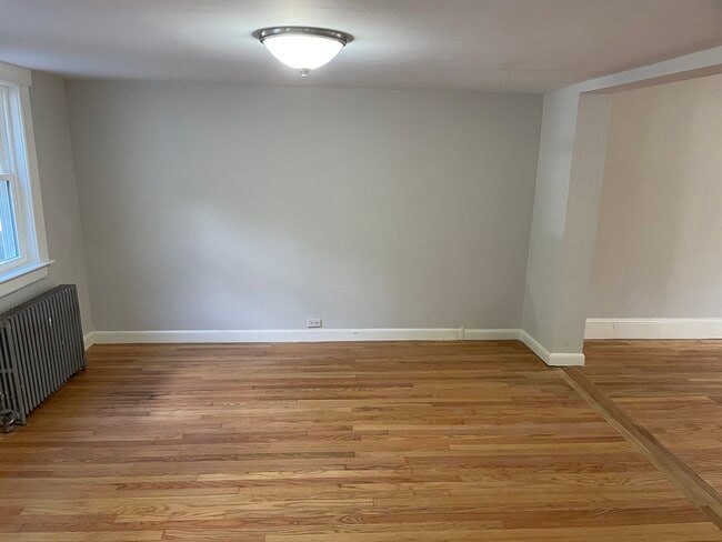 Building Photo - 206 Concord St