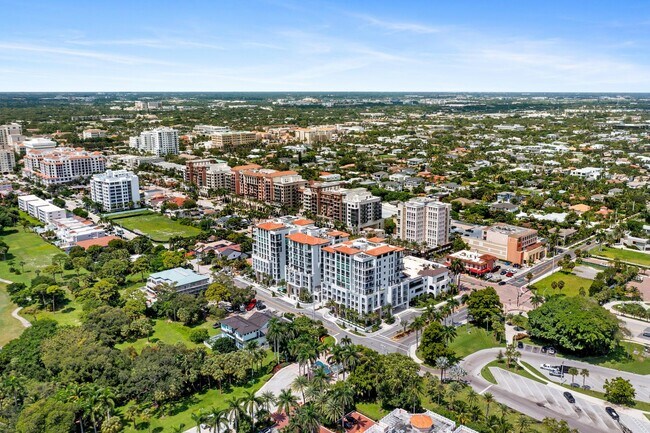 Building Photo - 485 E Royal Palm Rd