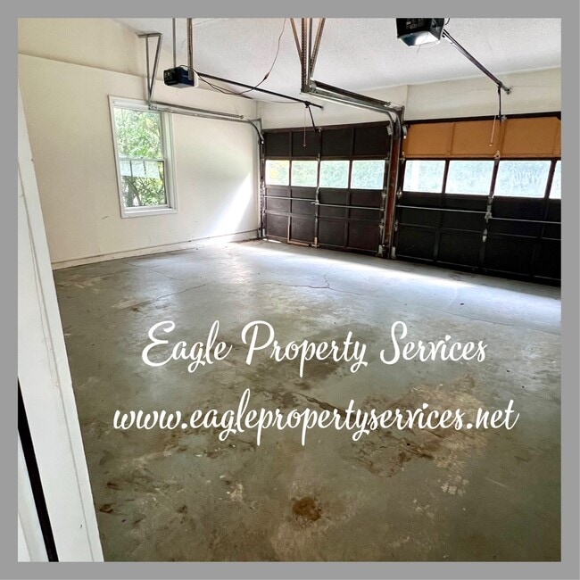 Building Photo - 2997 Hickory Ln