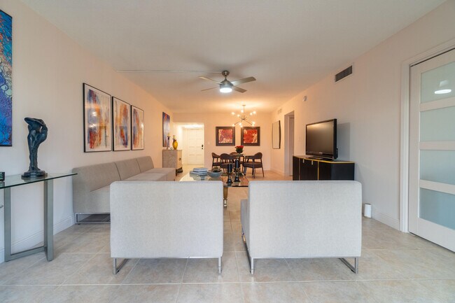 Building Photo - 3200 N Palm Aire Dr