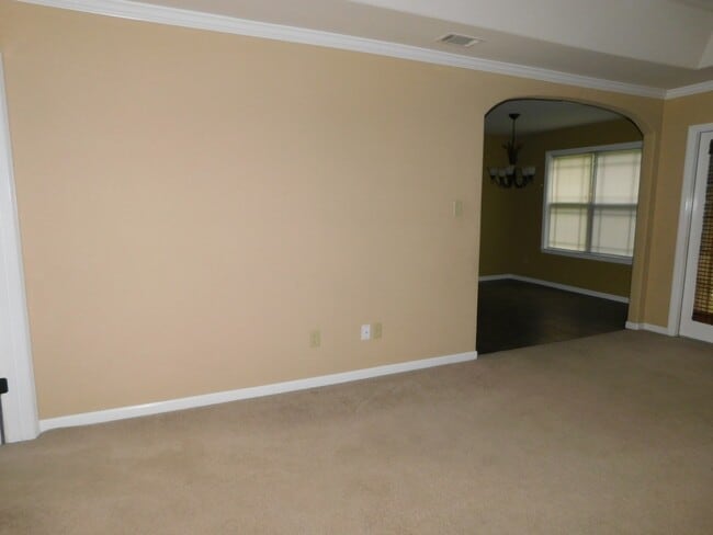 Building Photo - 3 Bedroom Home in the County