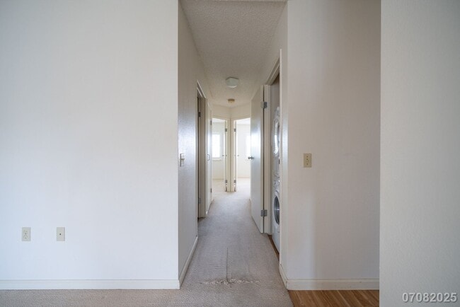 Building Photo - 2 Bedroom 2 Bathroom 2 Assigned Parking in...