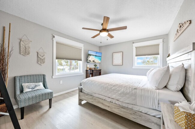 Building Photo - 366 W Osceola Ln