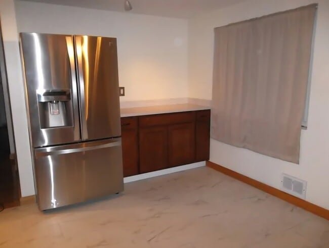 Building Photo - 2617 Bethel Crest Dr