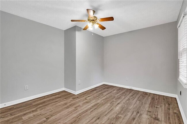 Building Photo - 4899 Raven Way NE