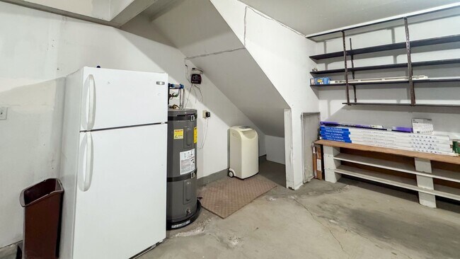 Building Photo - Move-In Ready 3-Bedroom with Pool / Lawn and Pool Service Included!