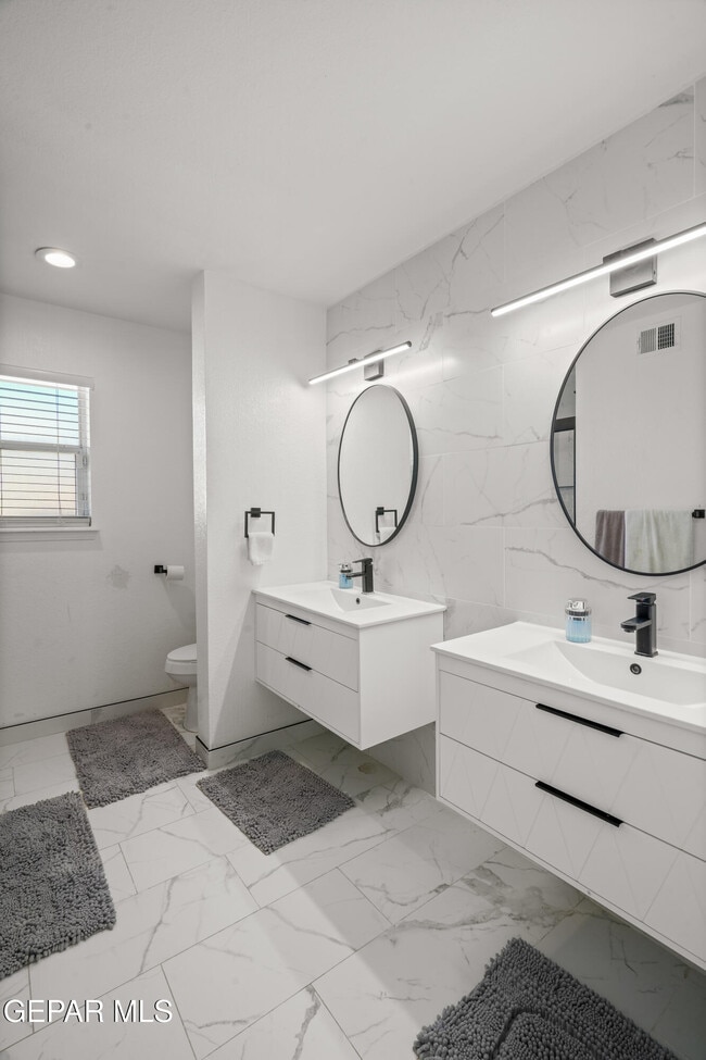 Building Photo - 6205 La Posta Dr