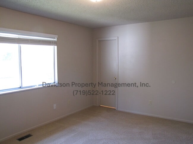 Building Photo - Charming 4-Bedroom House in Northeast Colo...