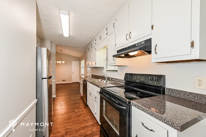 Building Photo - 2524 Holly Berry Trail SW