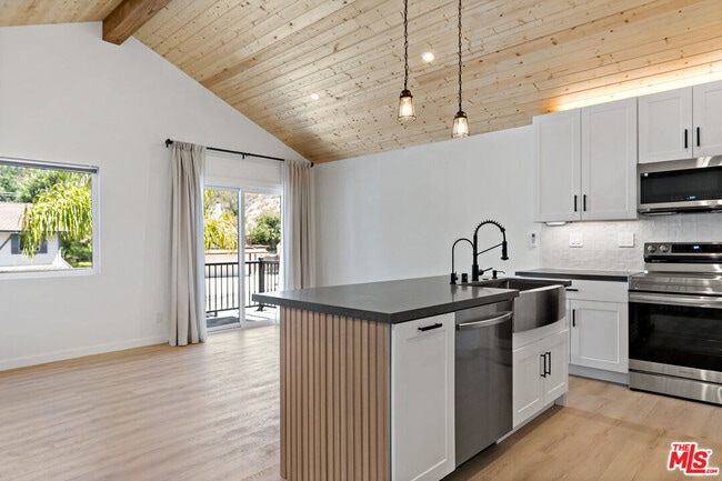 Building Photo - 23906 Darbun Dr