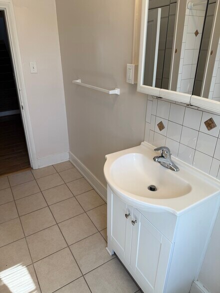 Building Photo - 49 E High St