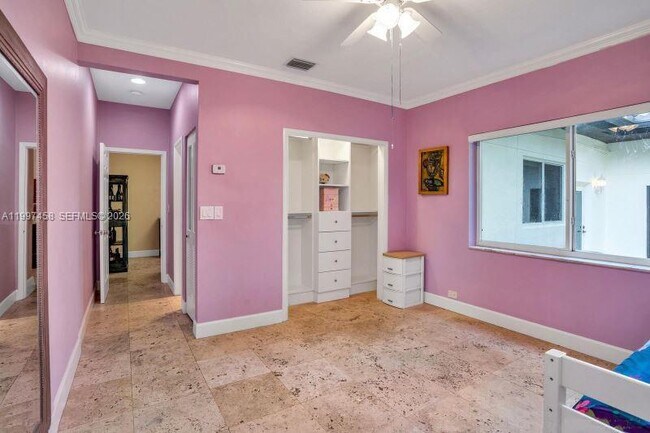 Building Photo - 7405 SW 79th Ct