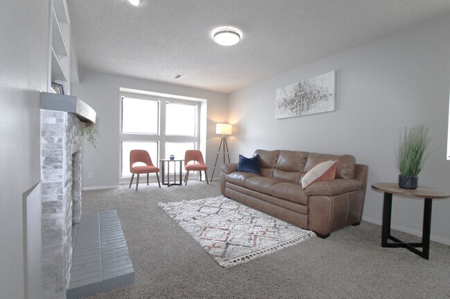 Building Photo - Large 2 bedroom 2 bathroom with balcony an...