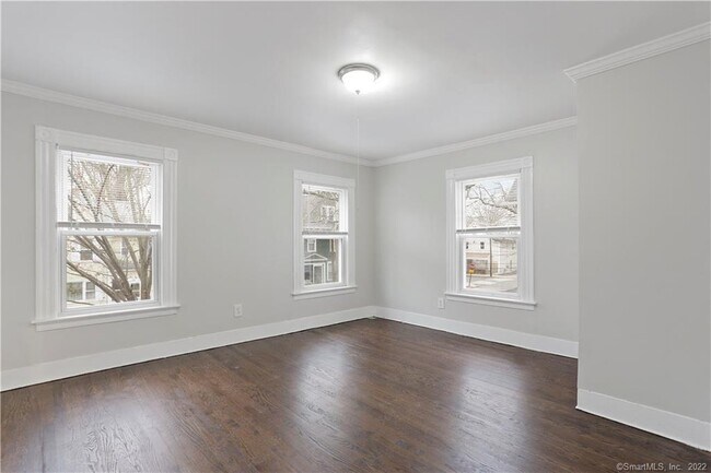 Building Photo - 393 Huntington St