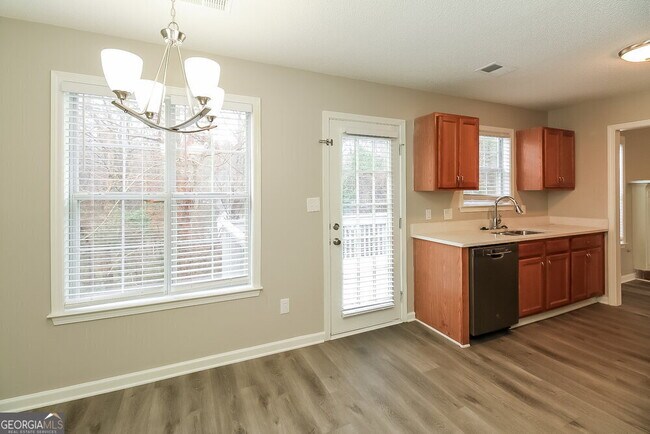 Building Photo - 10990 Knotty Pine Pl