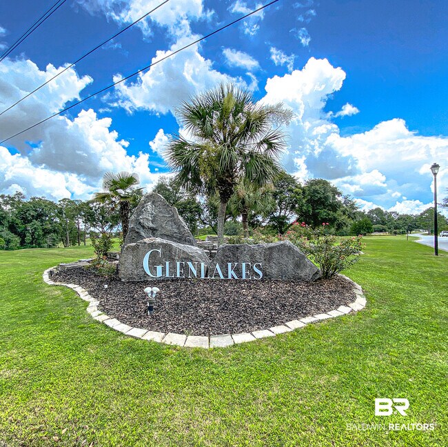 Building Photo - 10078 Lakeview Dr