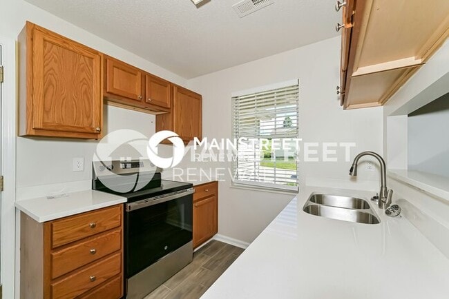 Building Photo - 4 Bedroom Pet-Friendly Home in POWELL, TN with Main Street Renewal