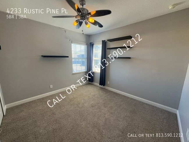 Building Photo - Spacious Wesley Chapel Home