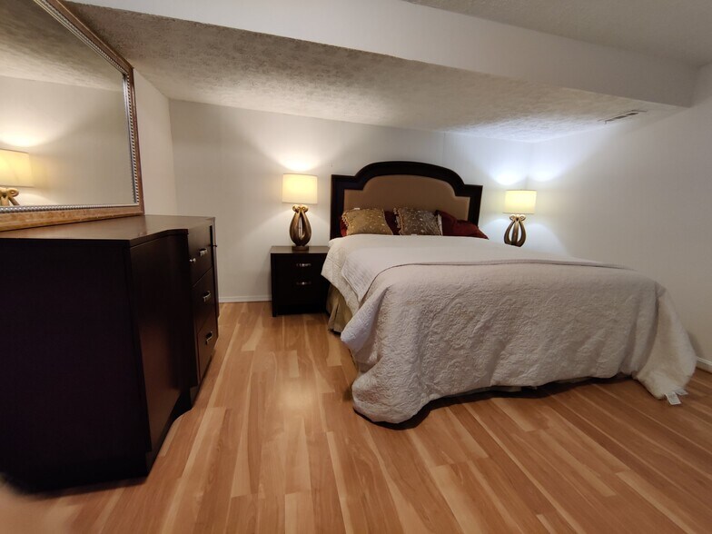 Building Photo - 332 Greenhill Way
