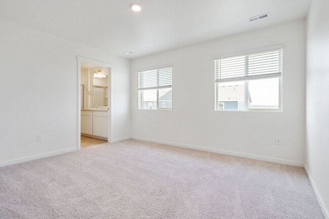 Building Photo - 815 Elias Tarn Dr